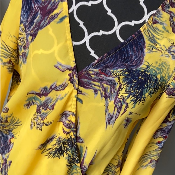 🎉 Host Pick🎉 Guess Floral Blouse - Picture 3 of 7